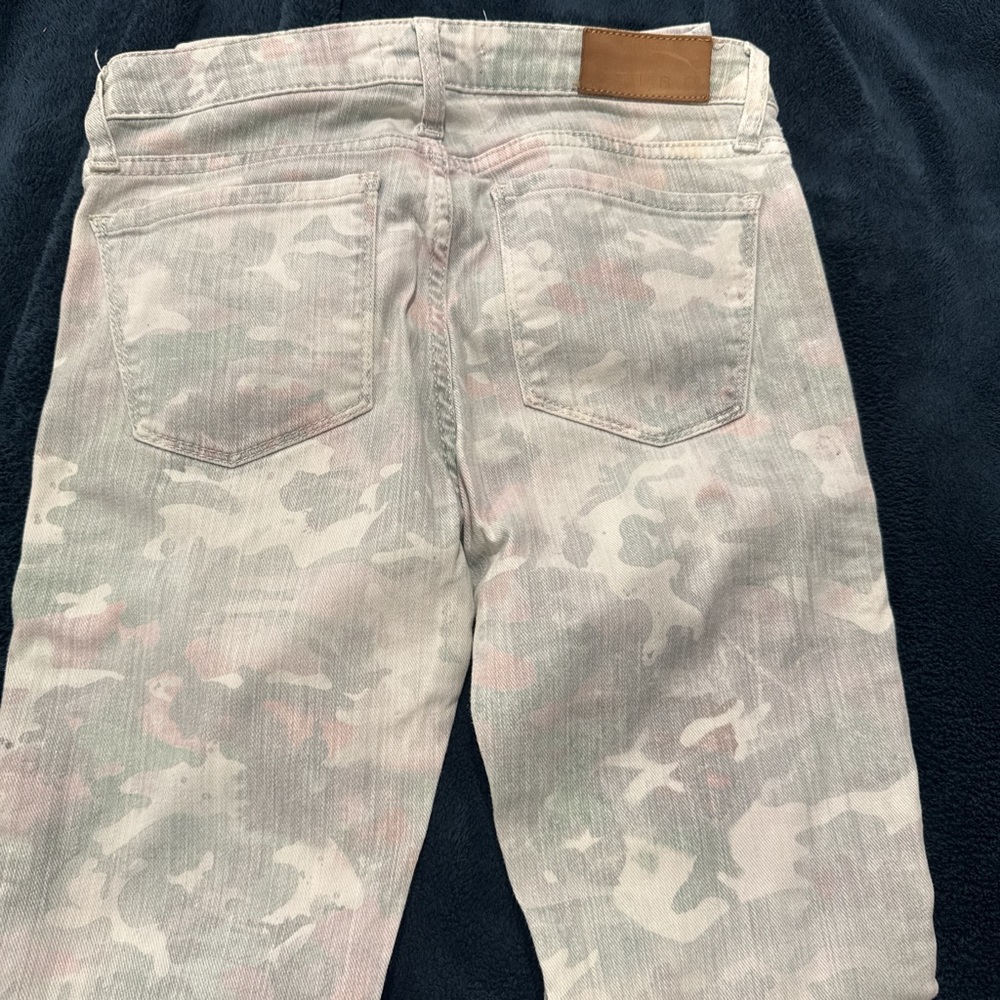 Stylish Camouflage Jeans with Unique Patch